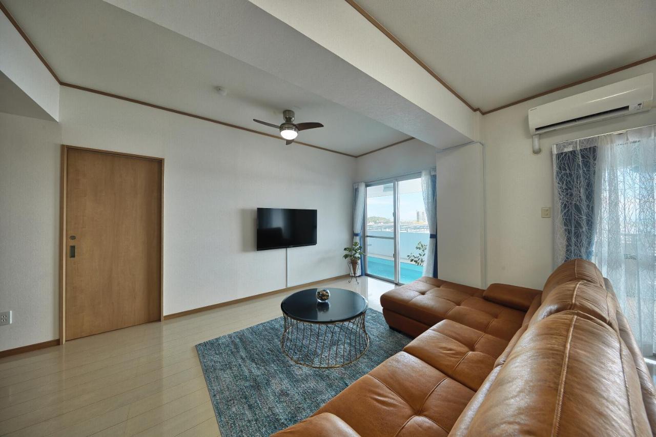 Freedomhillsフリーダムヒルズa棟 Apartment Tomigusuku Bagian luar foto